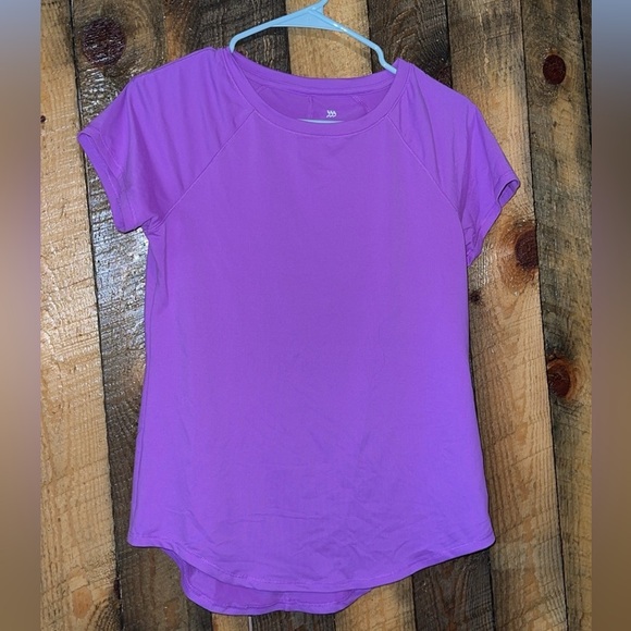 Stylish athletic top - Picture 1 of 1